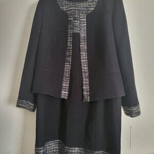 TAHARI 2 PIECE WOOL DRESS AND JACKET SET SIZE 16